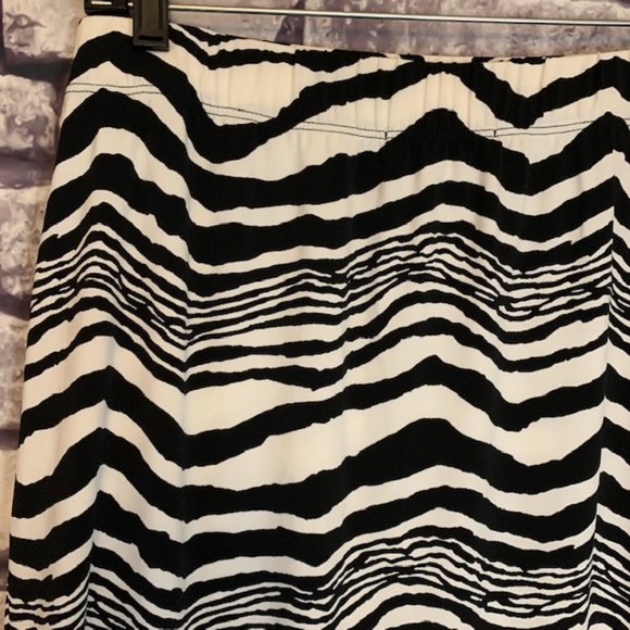Chico's Size M Black & White Skirt - Picture 7 of 9